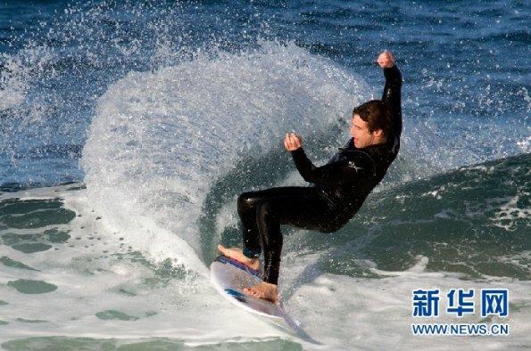 身边的安全，宁夏吴忠：三人游玩被困黄河浅滩，消防员紧急救援